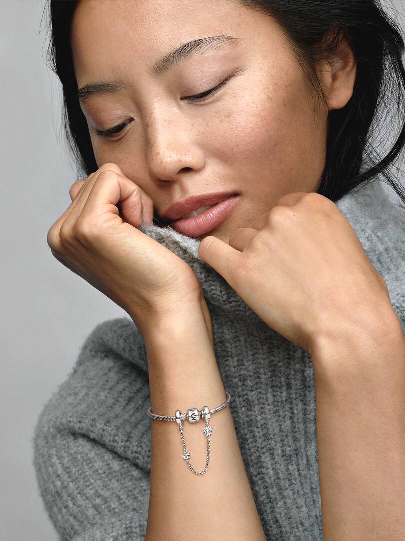 Daisy Flower Safety Chain Charm