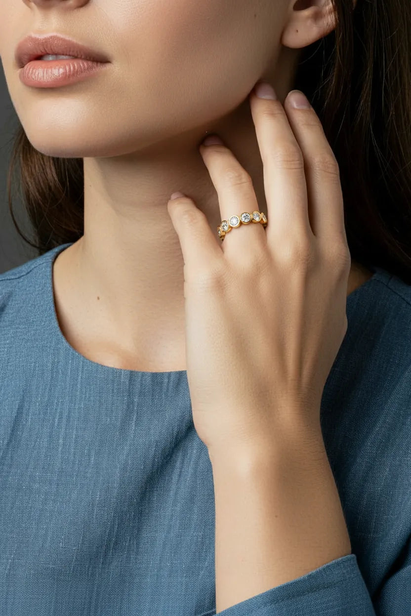 9ct Yellow Gold Diamond Rub-over Band